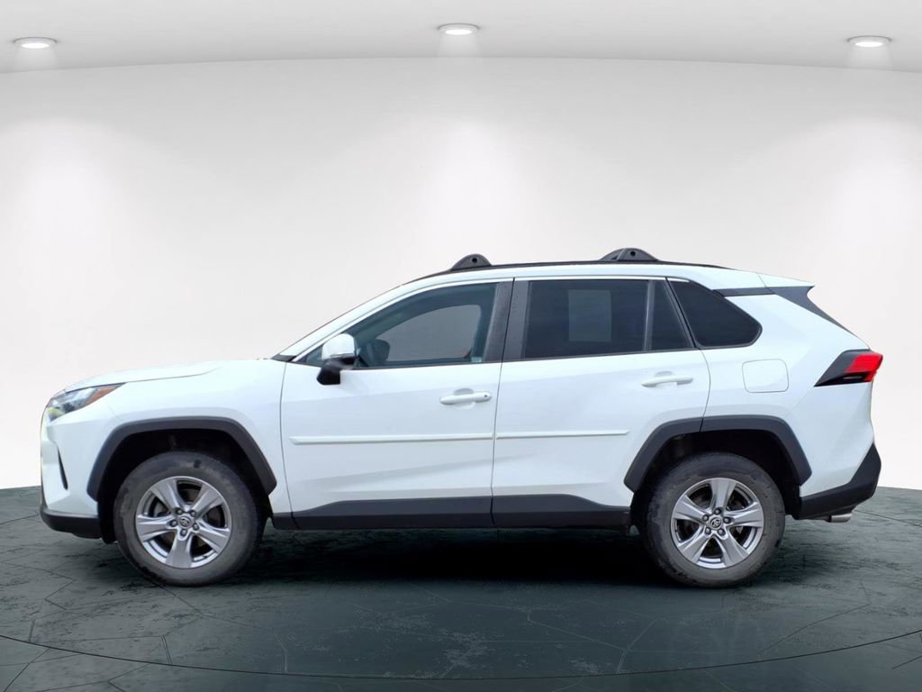 Used 2022 Toyota RAV4 XLE w/ Convenience Package image 5