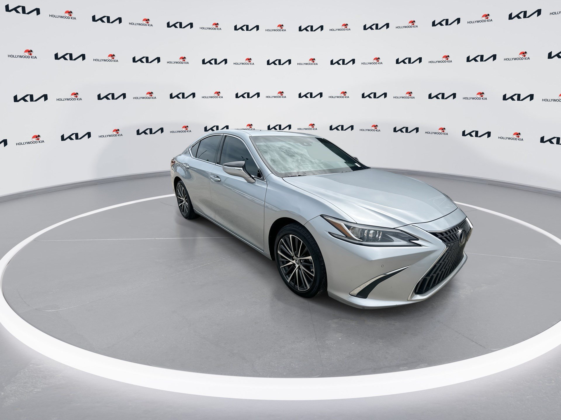 Used 2023 Lexus ES 350 w/ Premium Package FWD image 2