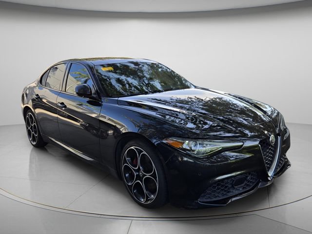 Used 2022 Alfa Romeo Giulia Ti RWD image 4