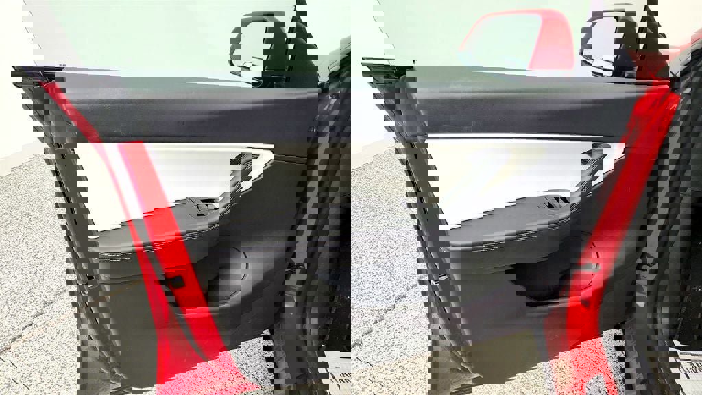 Used 2020 Tesla Model Y Long Range image 11