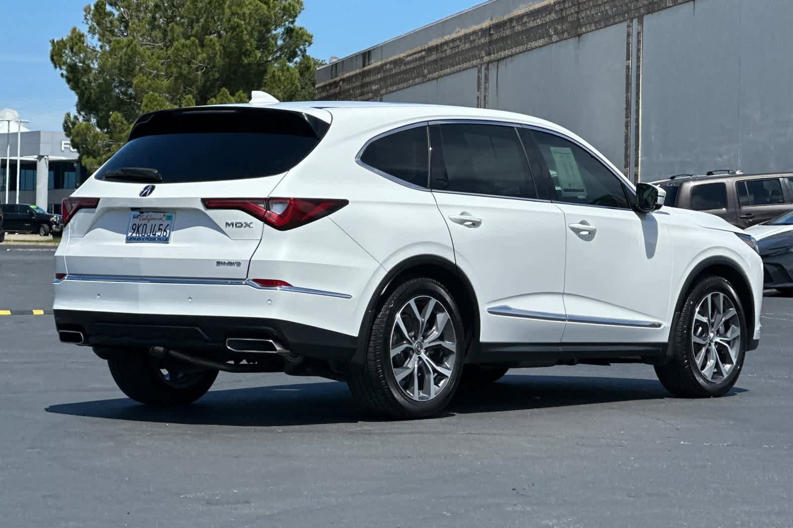 Used 2022 Acura MDX SH-AWD w/ Technology Package image 2