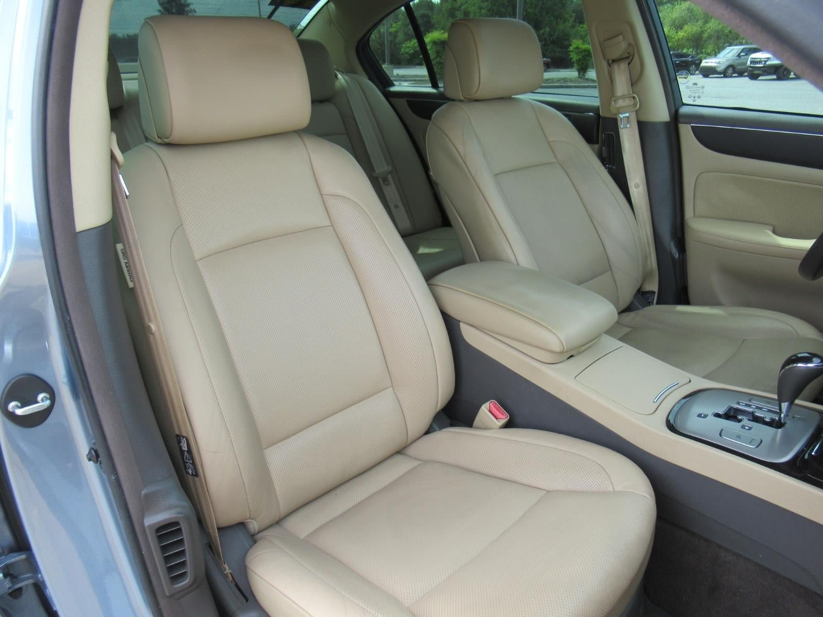 Used 2010 Hyundai Genesis 3.8 w/ Premium Pkg 2 RWD image 9