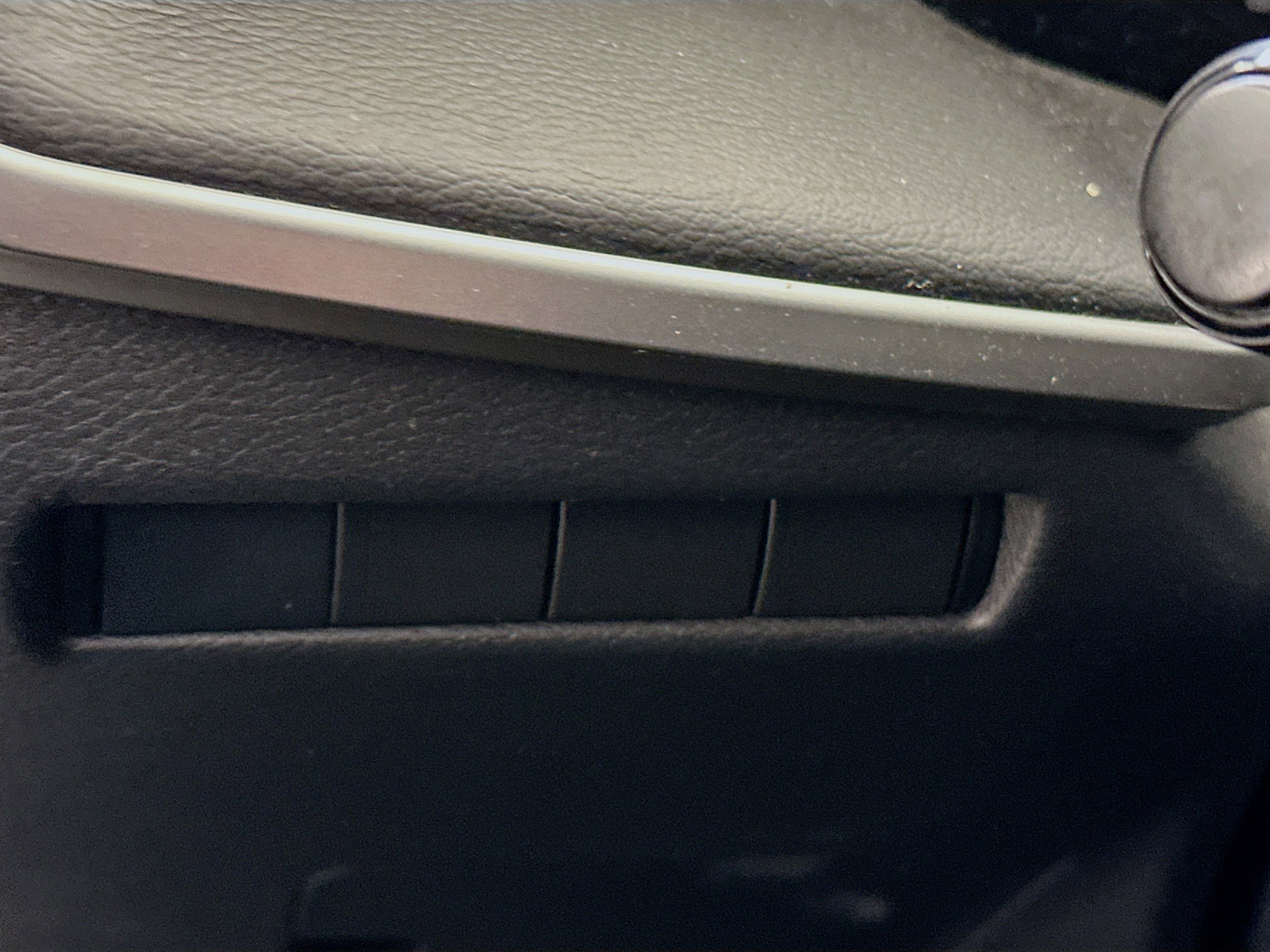 Used 2025 Nissan Kicks S image 17