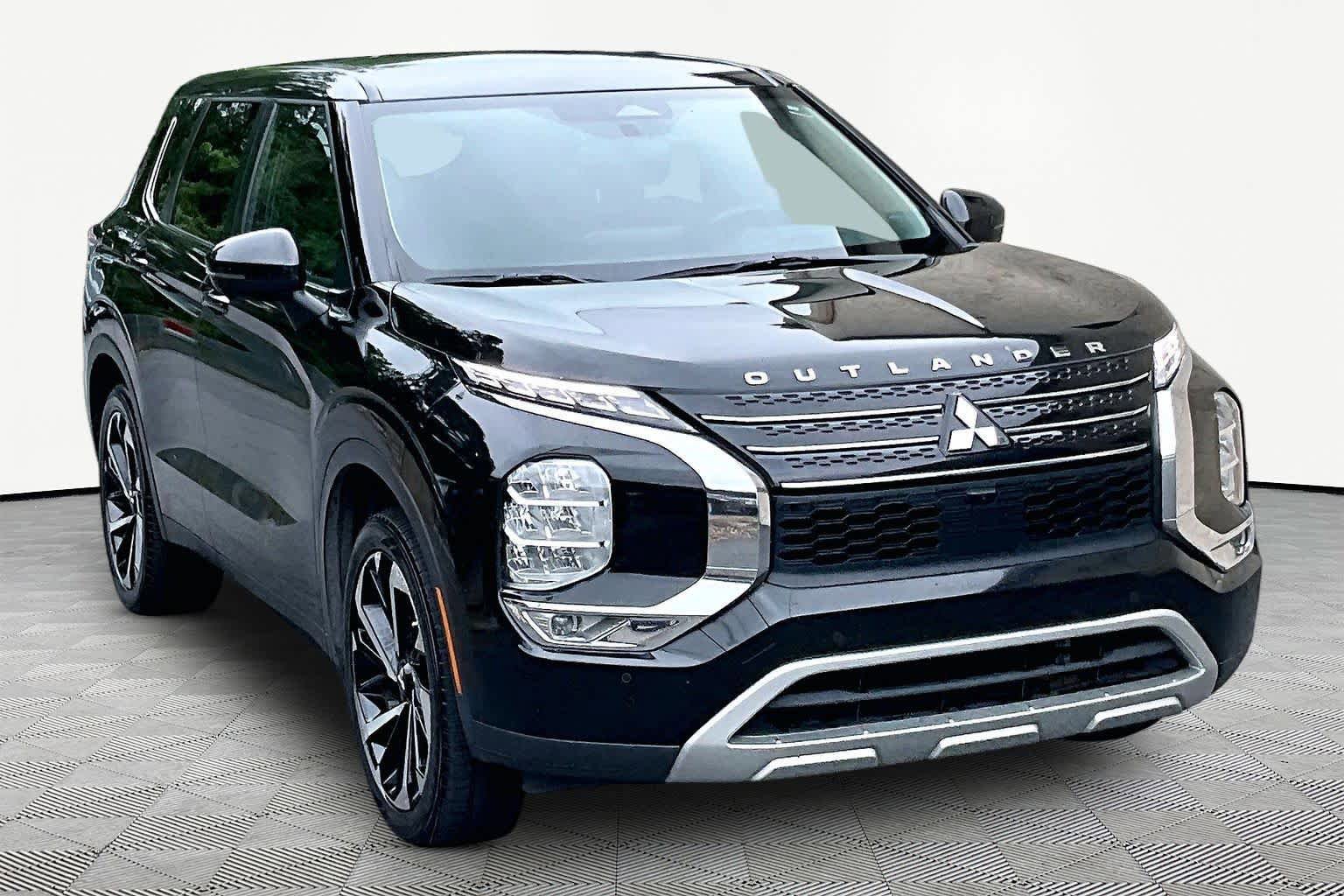 Used 2022 Mitsubishi Outlander SE FWD image 3