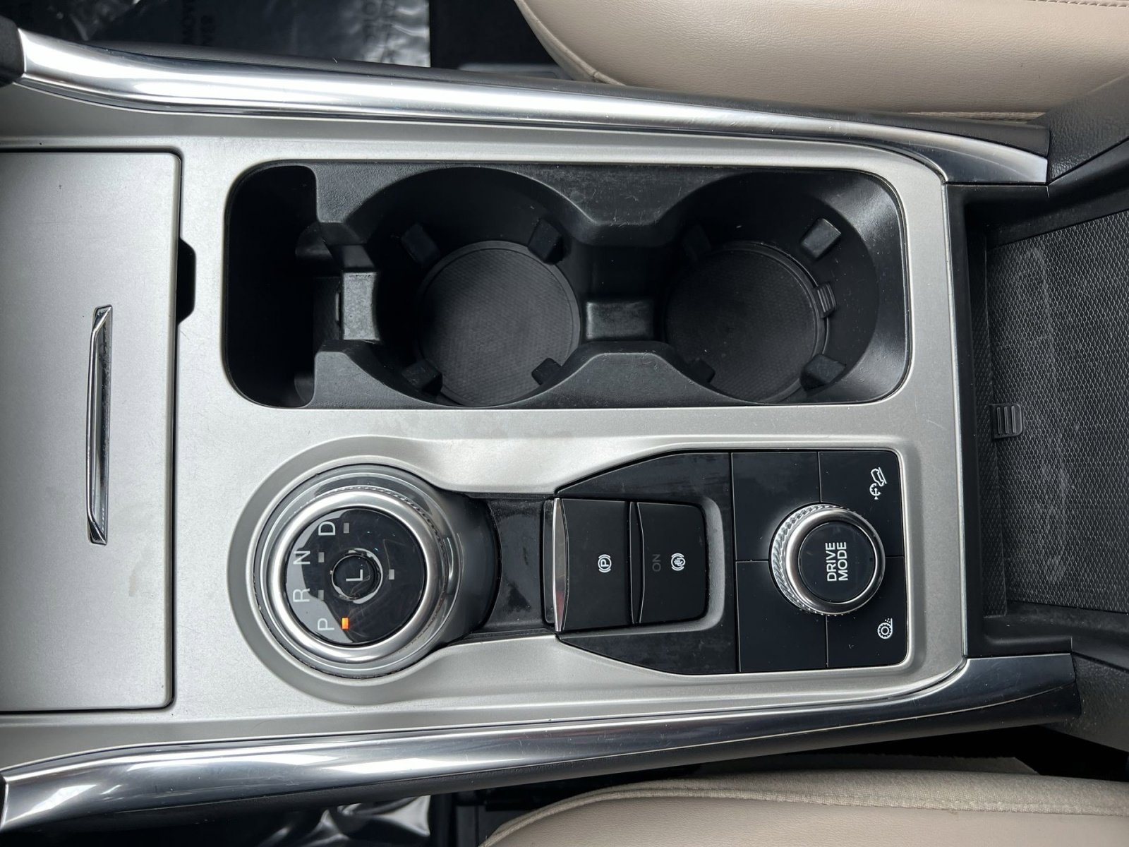 Used 2023 Ford Explorer XLT w/ Equipment Group 202A image 22