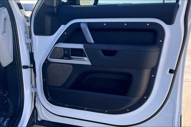 Used 2024 Land Rover Defender 110 X-Dynamic SE image 29