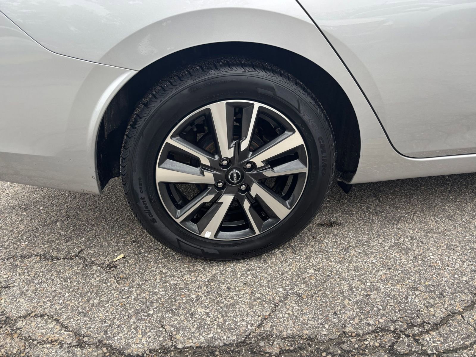 Used 2025 Nissan Versa SV FWD image 24