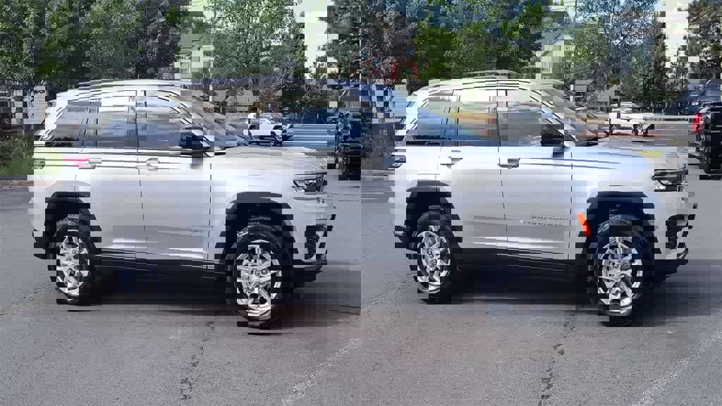 New 2025 Jeep Grand Cherokee Laredo X w/ Luxury Tech Group I image 2