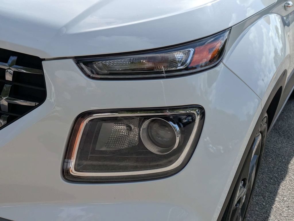 Used 2024 Hyundai Venue SEL FWD image 10