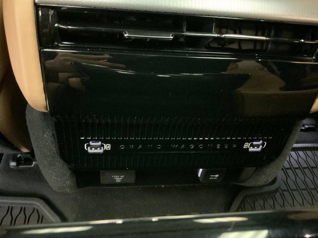 Used 2023 Jeep Grand Wagoneer L Series III w/ Rear Seat Video Group 1 AWD/4WD image 31