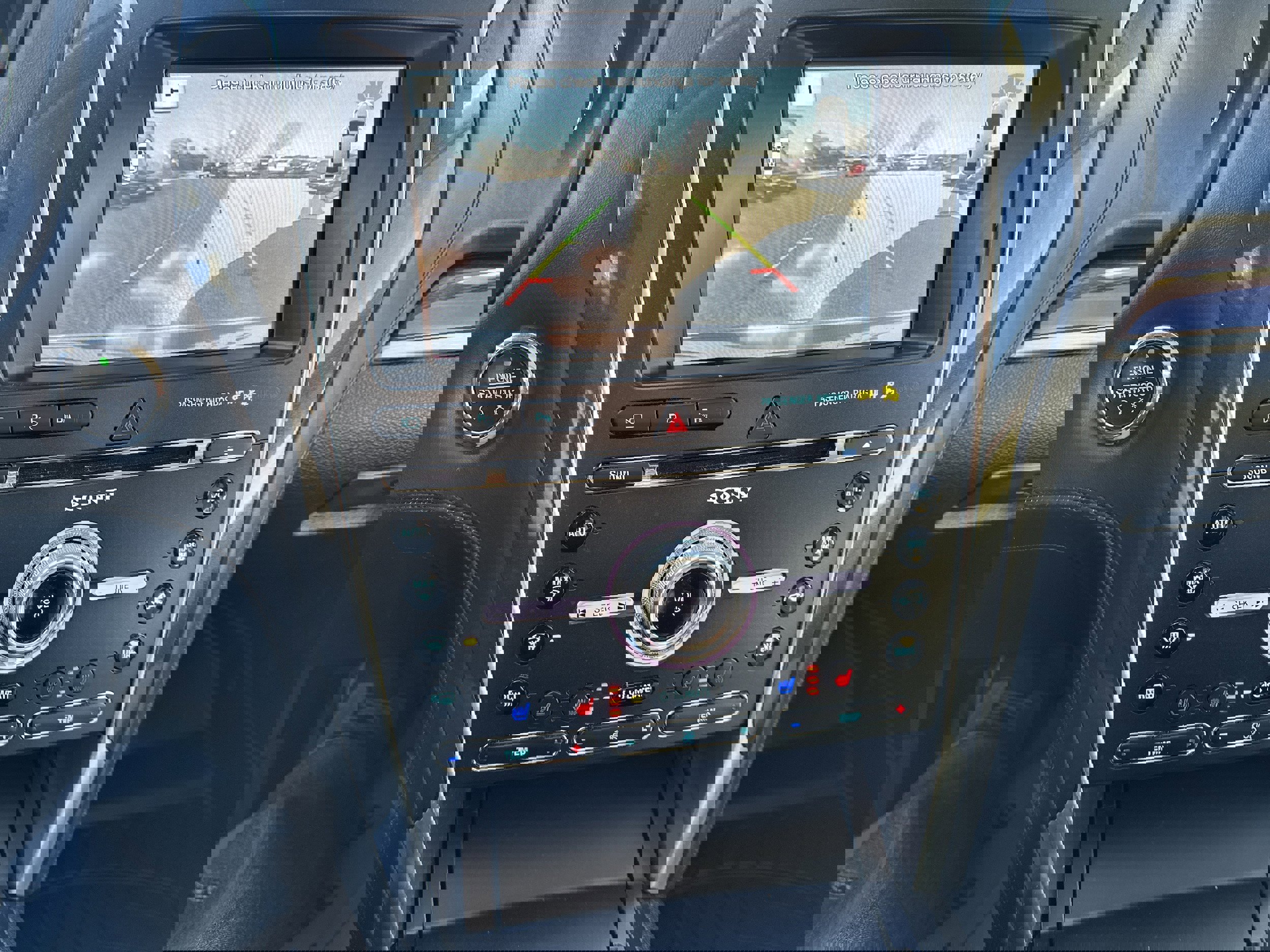 Used 2018 Ford Explorer Platinum image 15