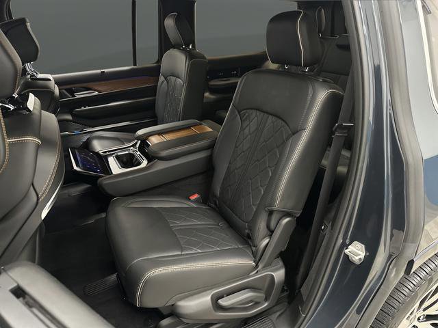 Used 2024 Jeep Grand Wagoneer Series III image 35