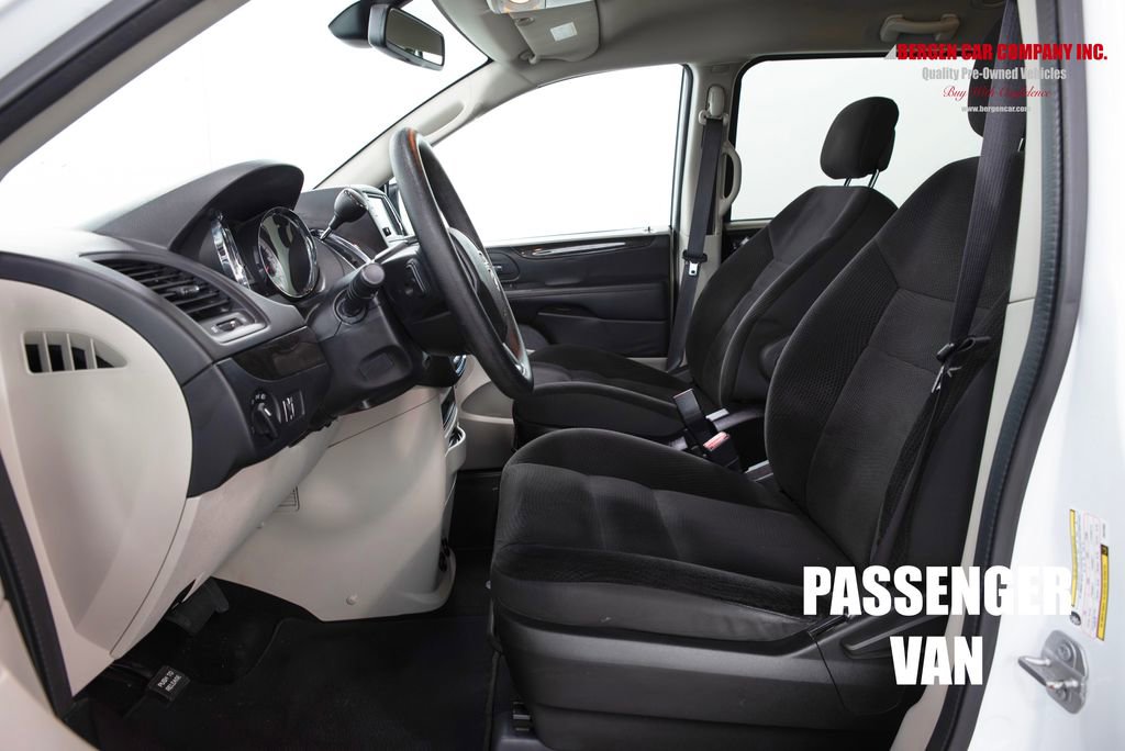 Used 2018 Dodge Grand Caravan SE w/ UConnect Hands-Free Group FWD image 7