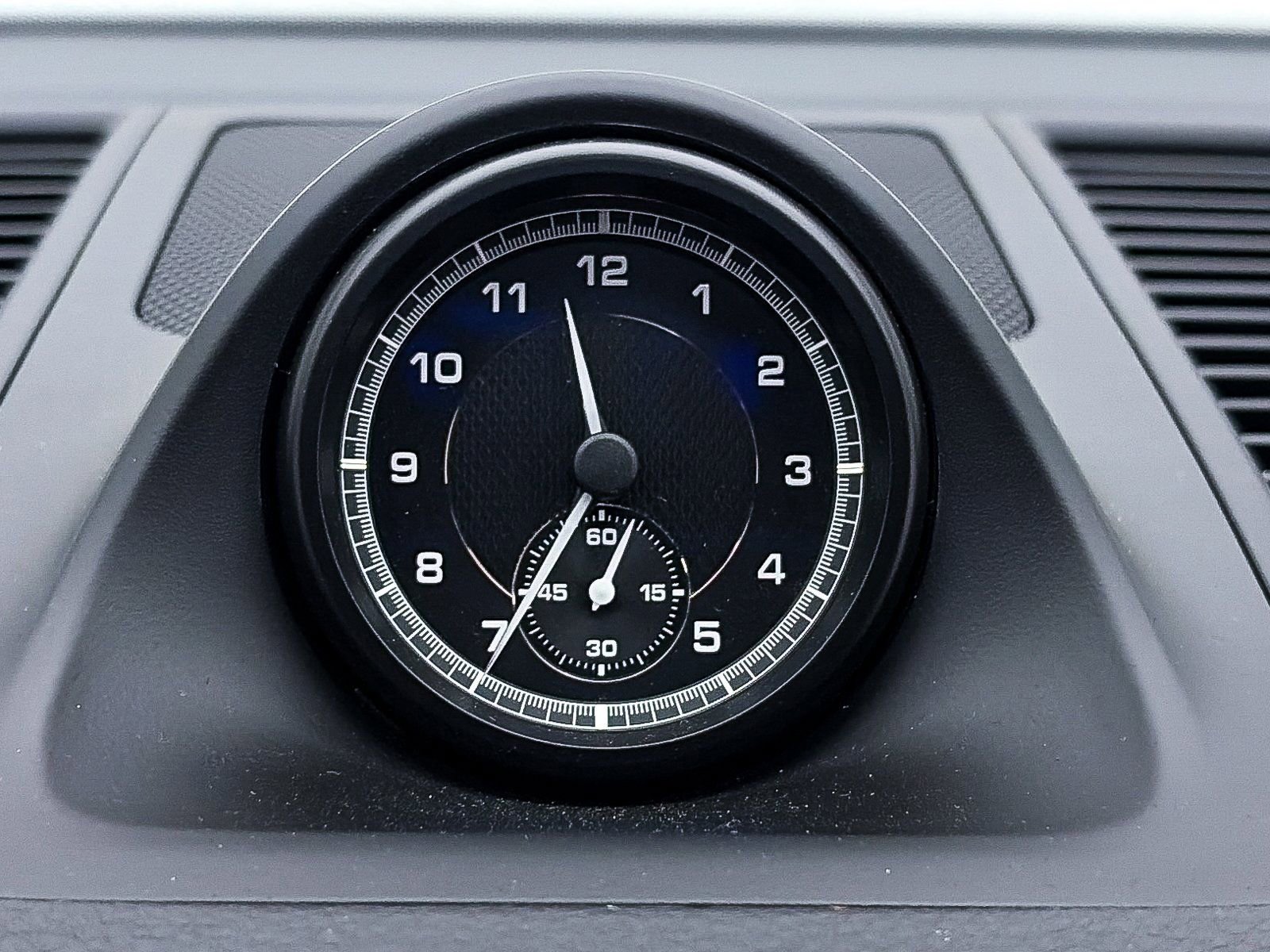 Used 2024 Porsche Macan image 7