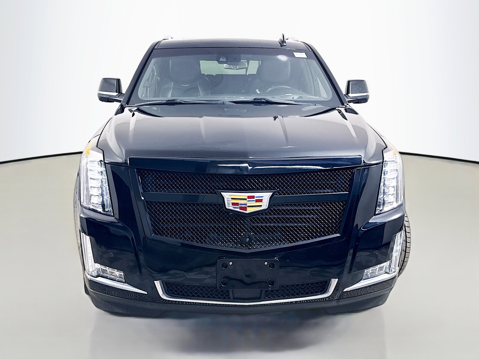 Used 2019 Cadillac Escalade Platinum w/ Escalade Sport Edition image 2