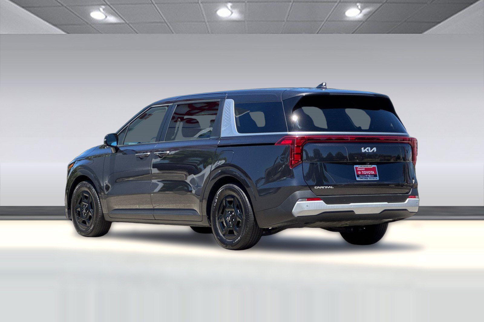Used 2026 Kia Carnival FWD image 3