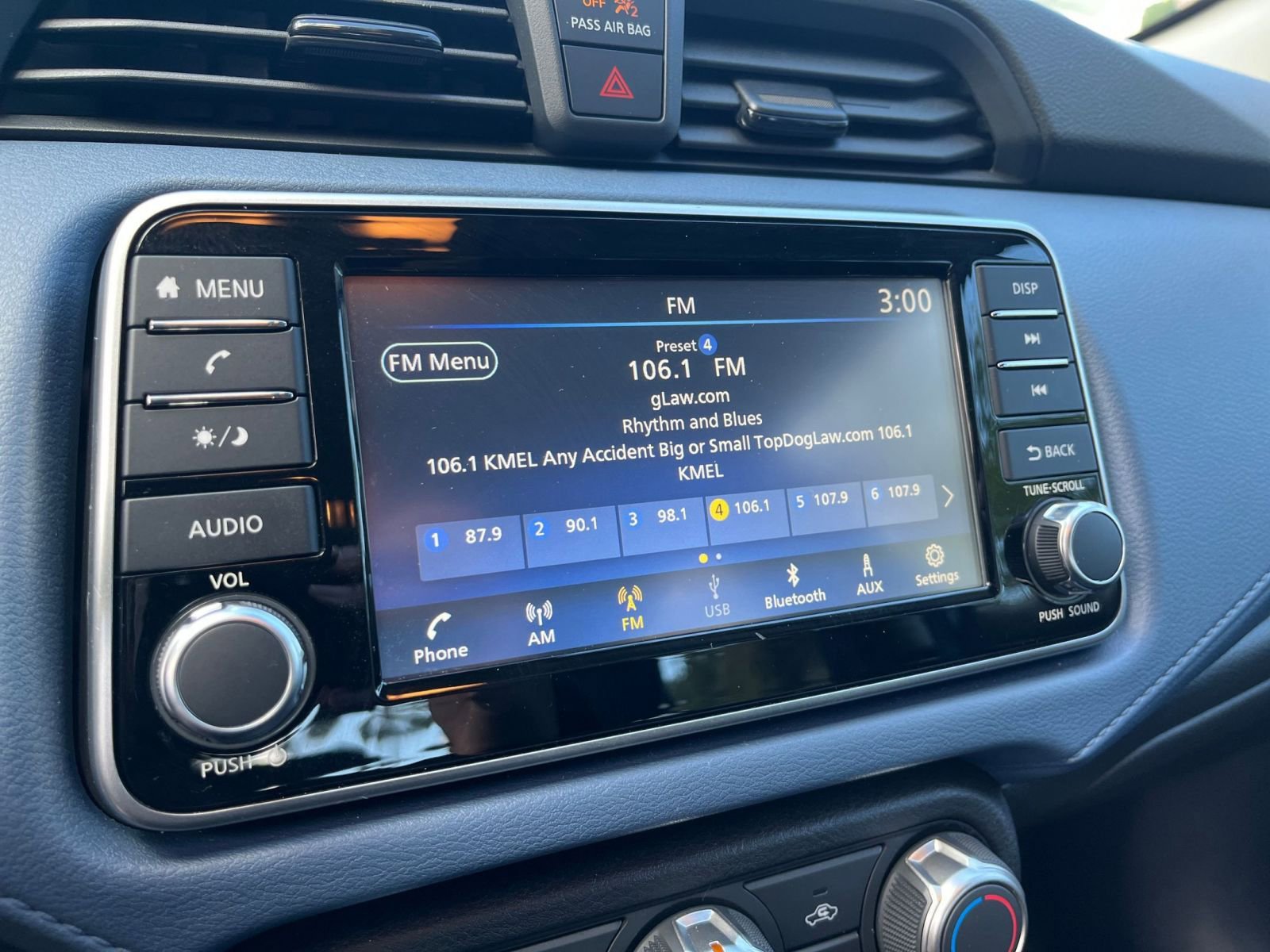 Used 2025 Nissan Versa SV image 20