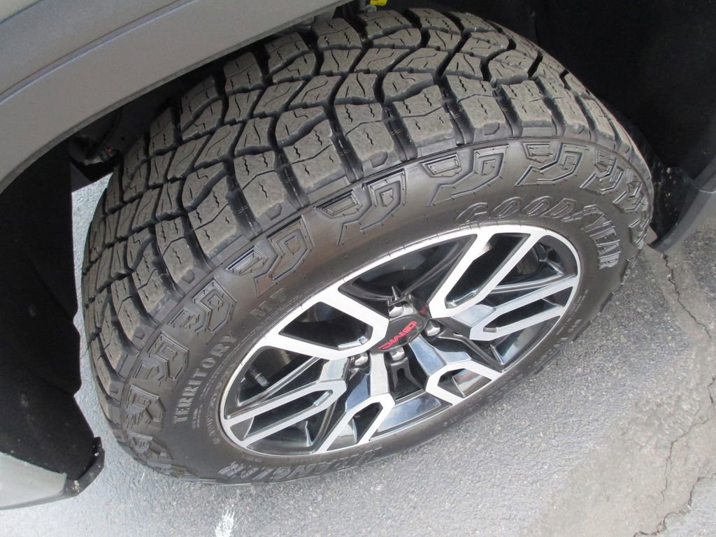 Used 2024 GMC Sierra 1500 AT4 w/ Technology Package image 15