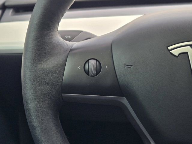 Used 2023 Tesla Model Y Performance AWD/4WD image 27