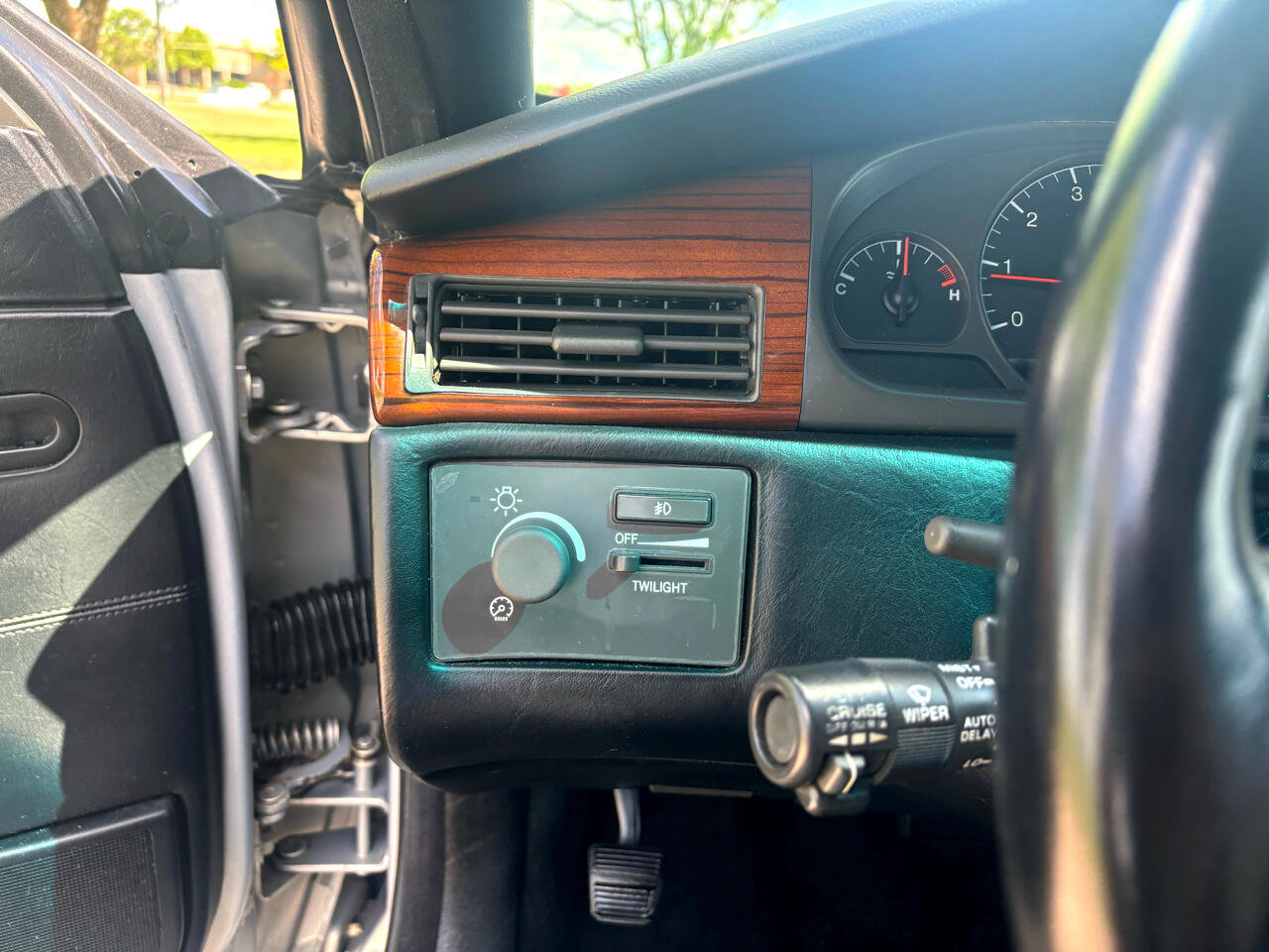 Used 1998 Cadillac Eldorado Touring w/ Safety/Security Pkg image 16