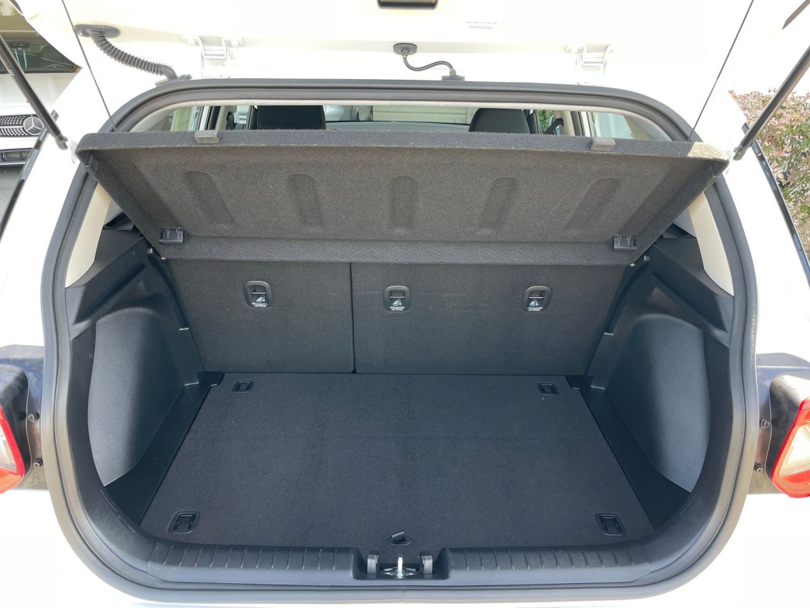 Used 2025 Hyundai Venue SEL image 32