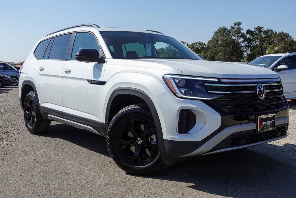 New 2026 Volkswagen Atlas Peak Edition image 3