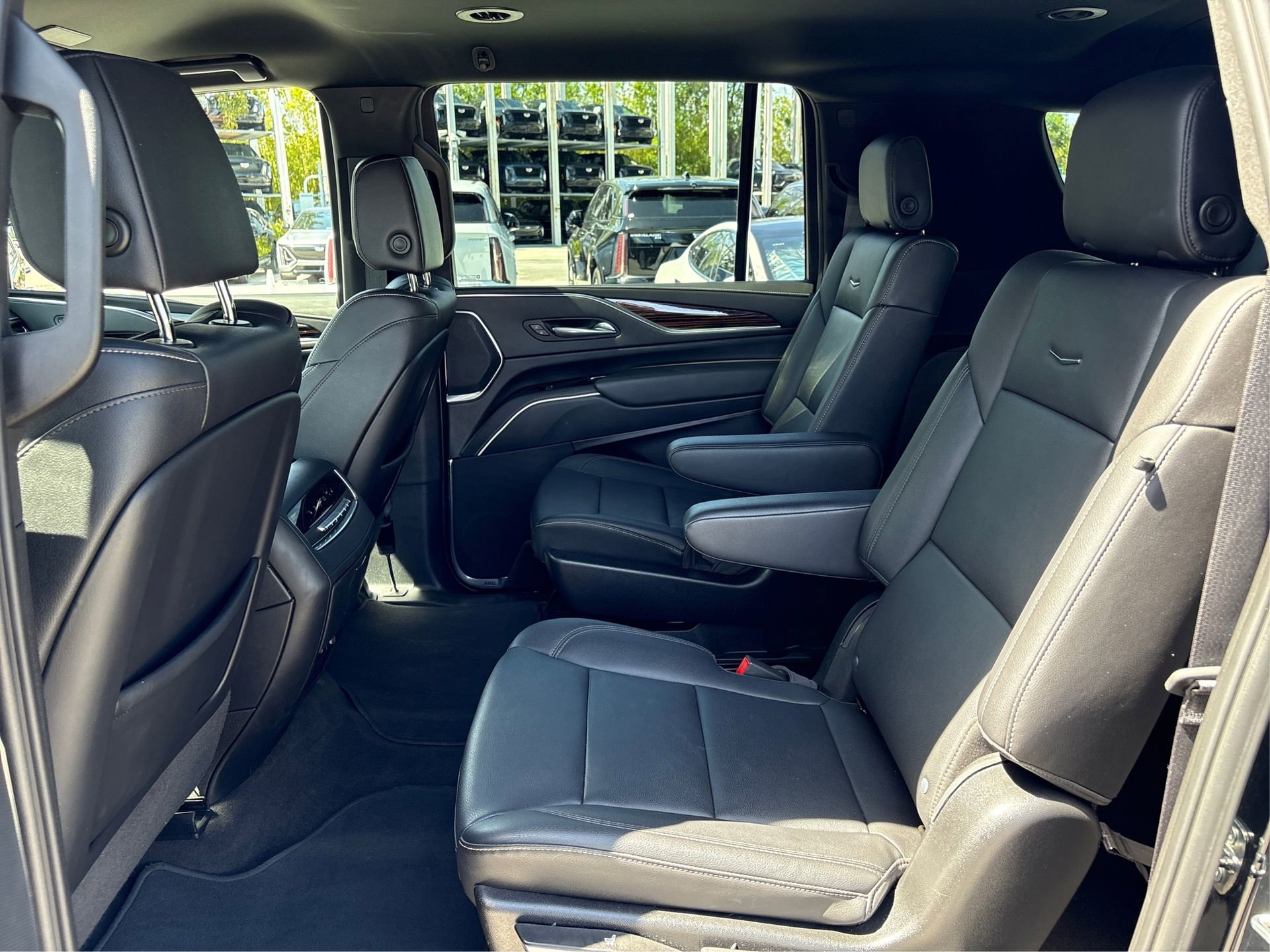 Used 2024 Cadillac Escalade ESV Luxury image 10