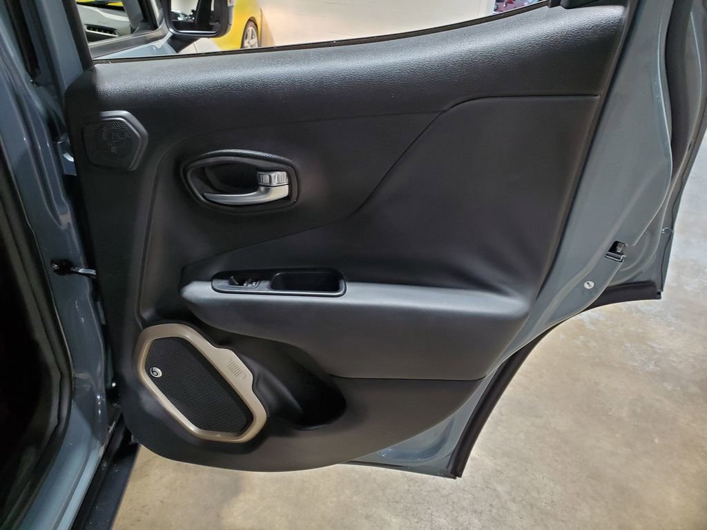 Used 2017 Jeep Renegade Trailhawk image 22