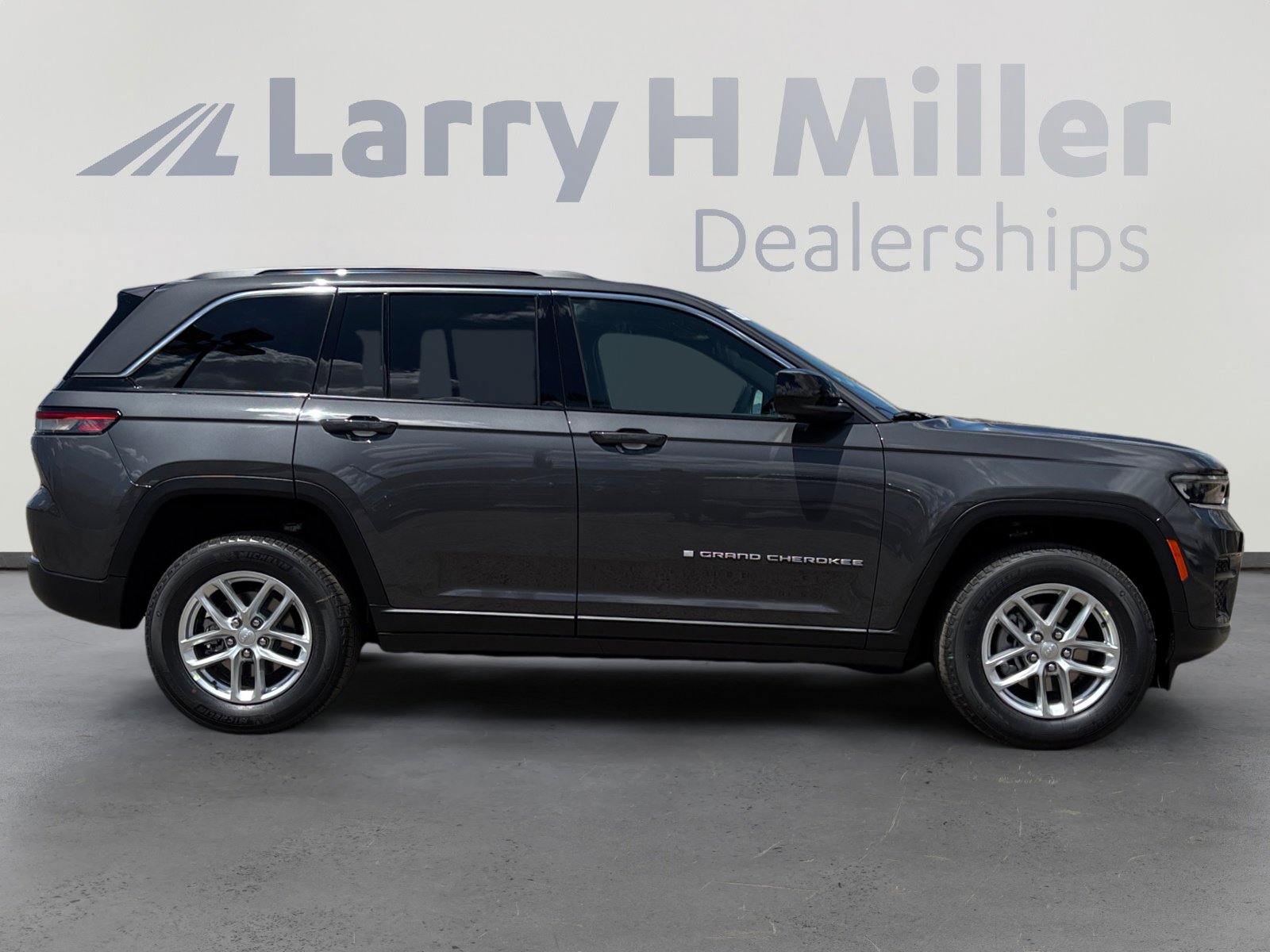 New 2025 Jeep Grand Cherokee Laredo X w/ Trailer Tow Package image 6