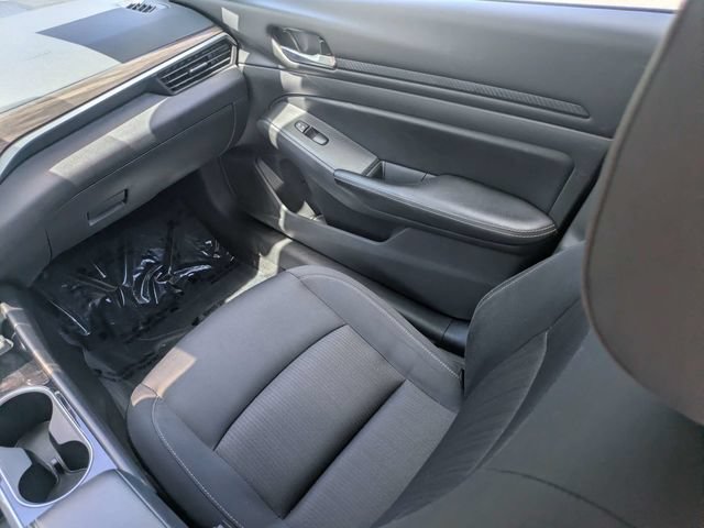 Used 2024 Nissan Altima 2.5 SV FWD image 16