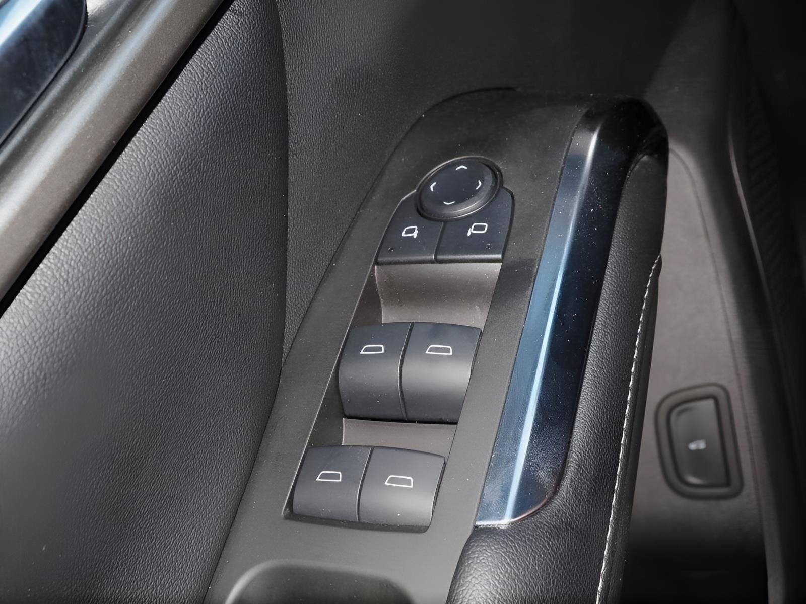 Used 2024 Chevrolet Traverse LS AWD/4WD image 25