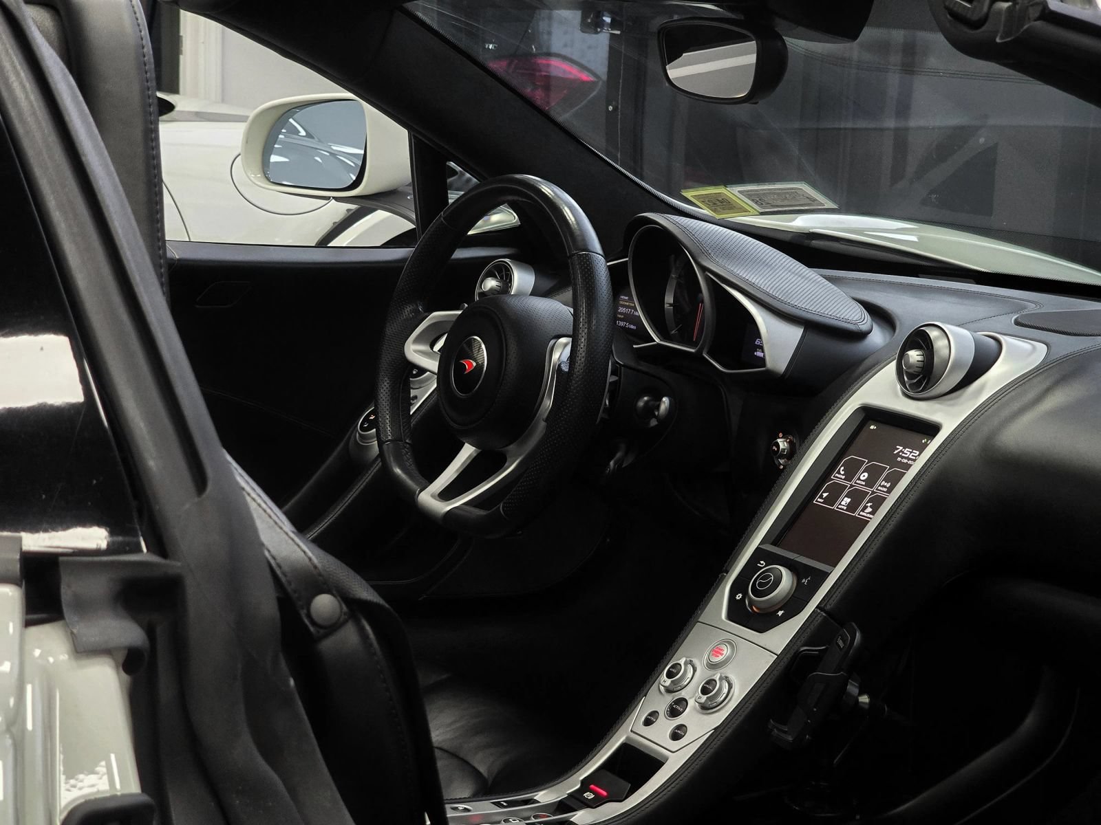 Used 2015 McLaren 650S Spider RWD image 24