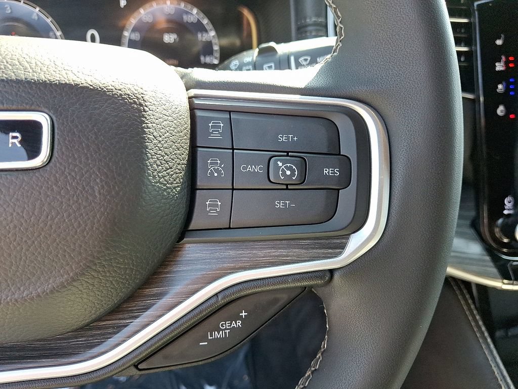 Certified 2024 Jeep Wagoneer Series II w/ Flexible Seating Group AWD/4WD image 23
