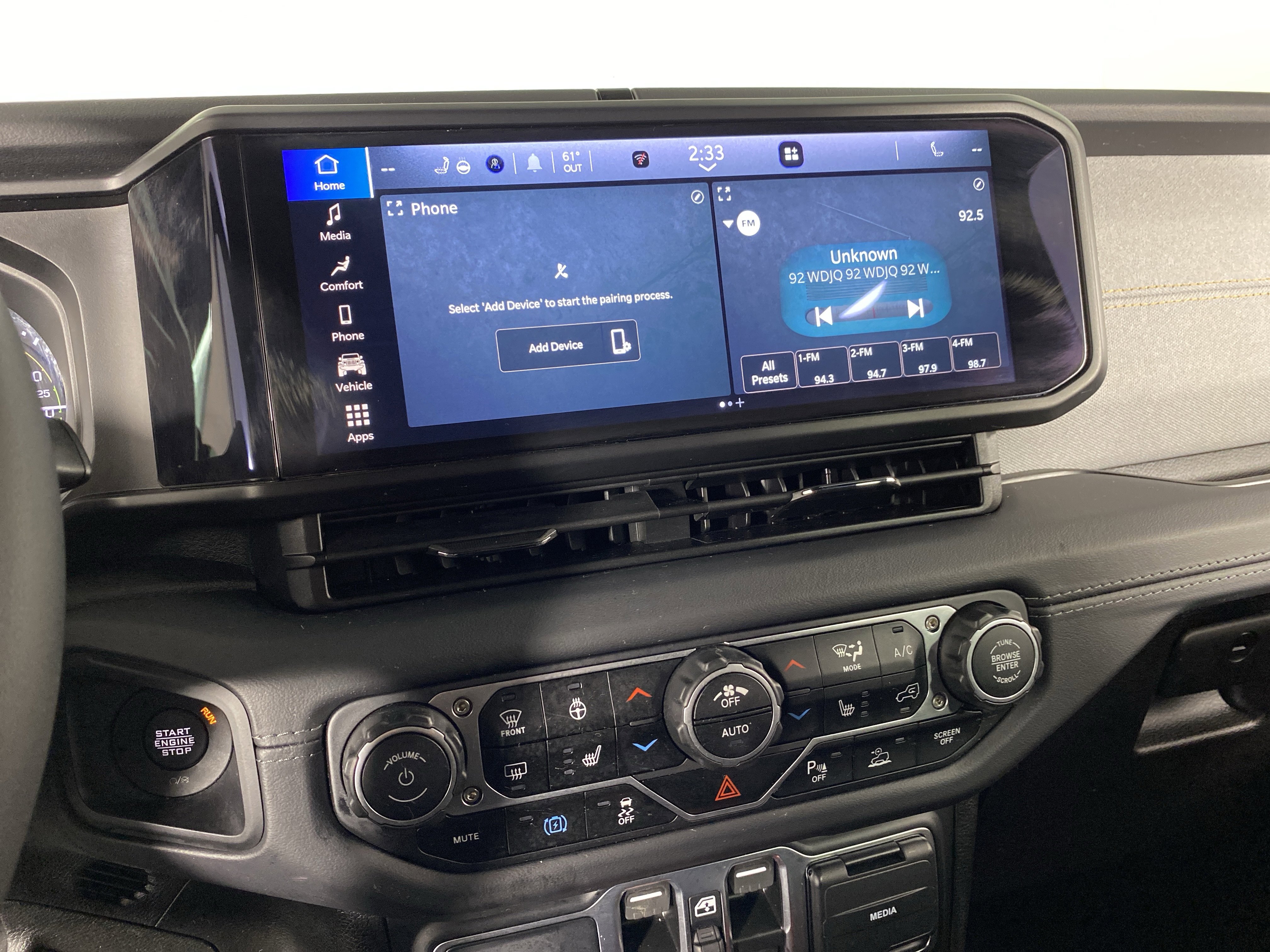 Used 2025 Jeep Wrangler Sahara w/ Safety Group image 29