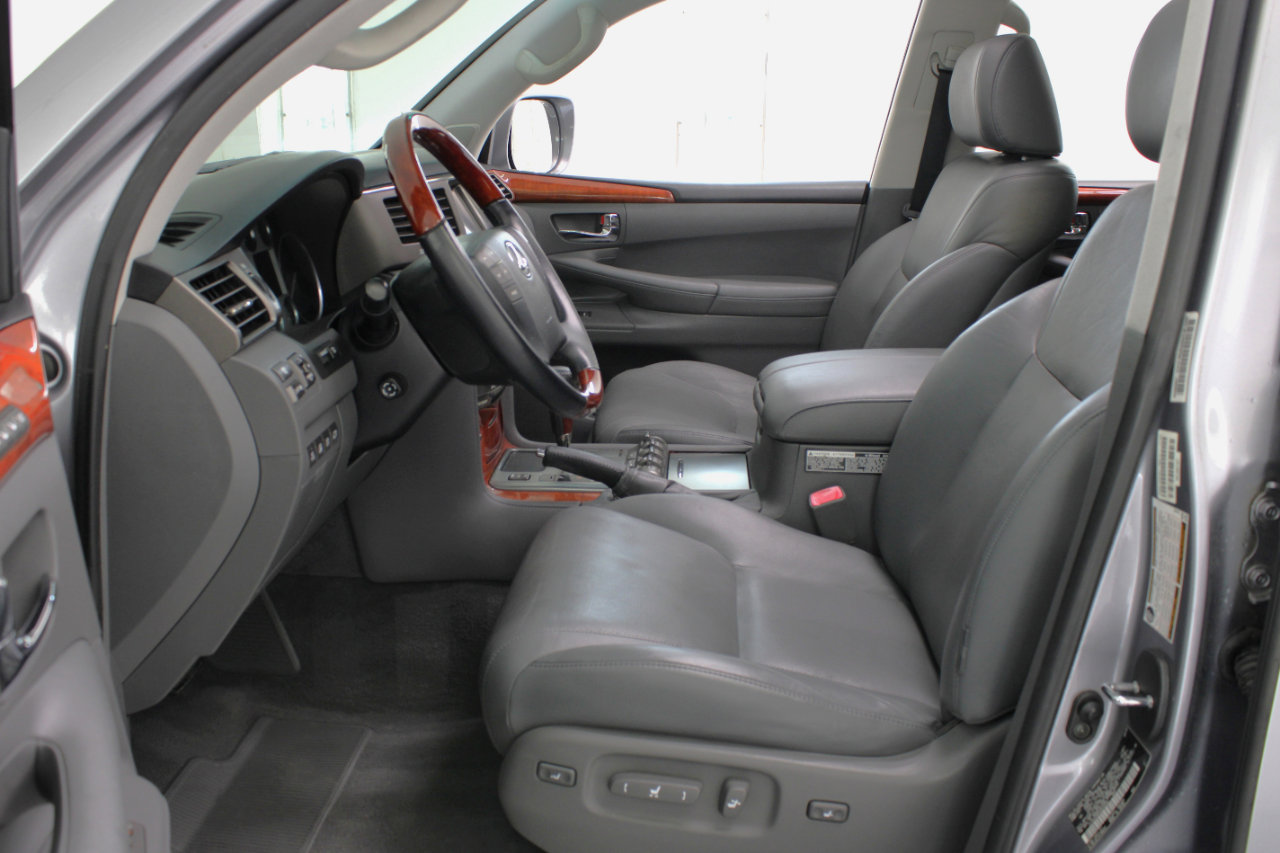 Used 2009 Lexus LX 570 4WD image 33