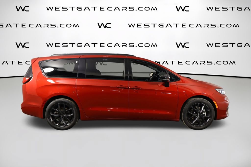 Used 2025 Chrysler Pacifica Limited FWD image 38