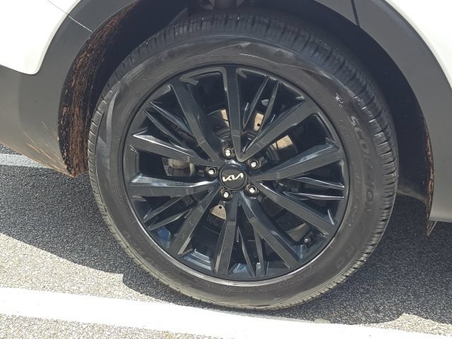 Used 2022 Kia Telluride SX w/ Towing Package FWD image 9