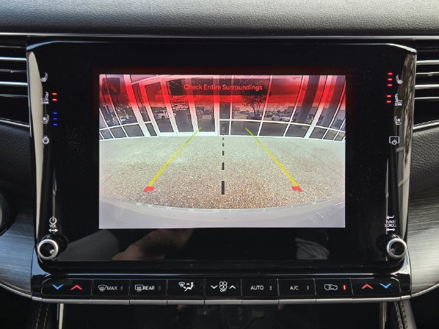 Used 2024 Jeep Wagoneer L Series II RWD image 18