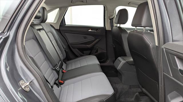 Used 2025 Volkswagen Jetta SE image 18