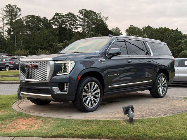 Used 2021 GMC Yukon XL Denali w/ Denali Premium Package AWD/4WD image 3