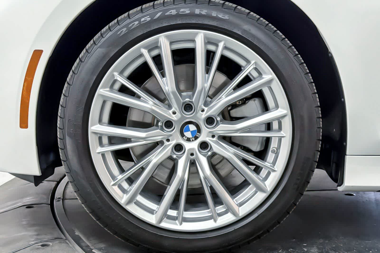 Used 2024 BMW 330i Sedan w/ Premium Package RWD image 26