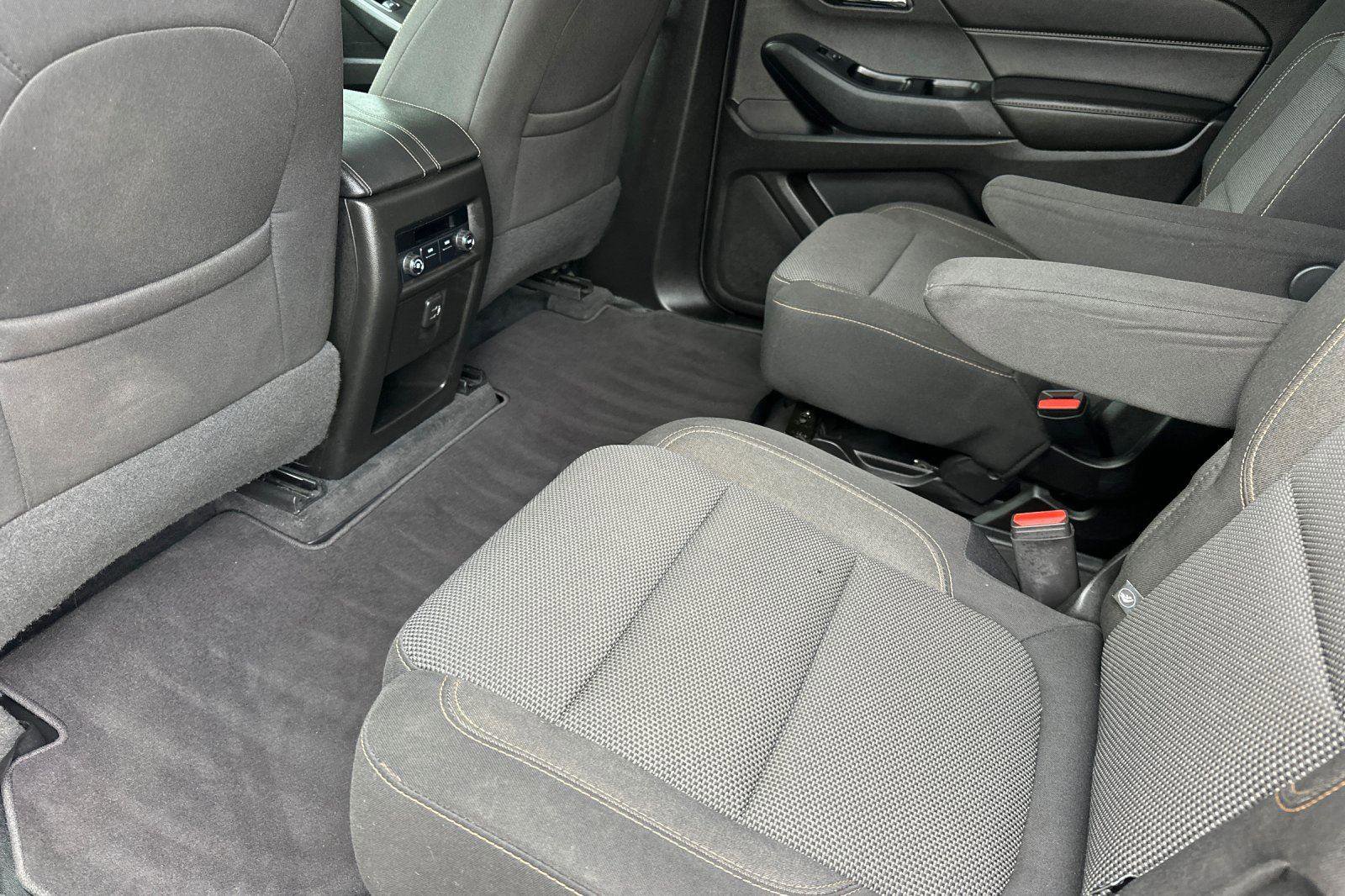 Used 2018 Chevrolet Traverse LT image 12