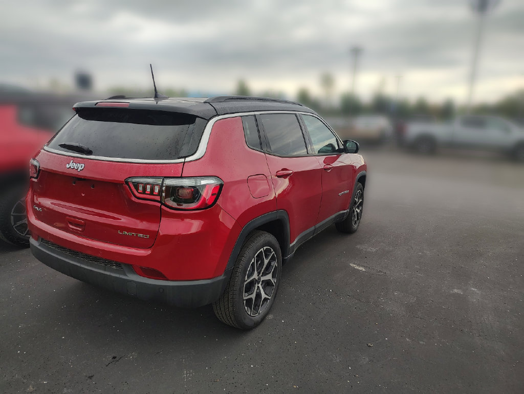 Used 2026 Jeep Compass Limited AWD/4WD image 8
