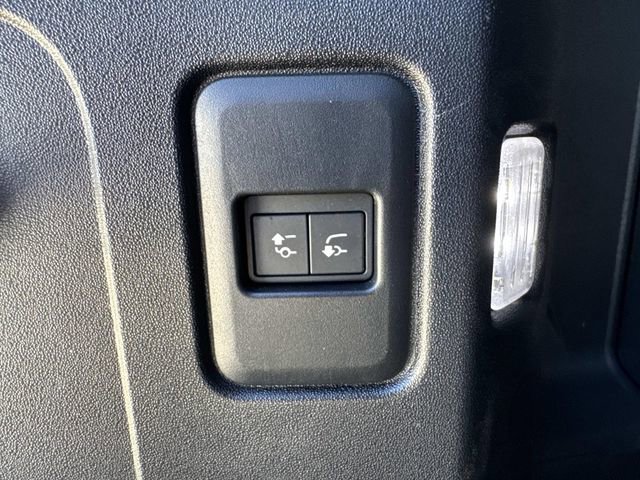 Used 2023 Land Rover Defender 110 X-Dynamic SE image 14