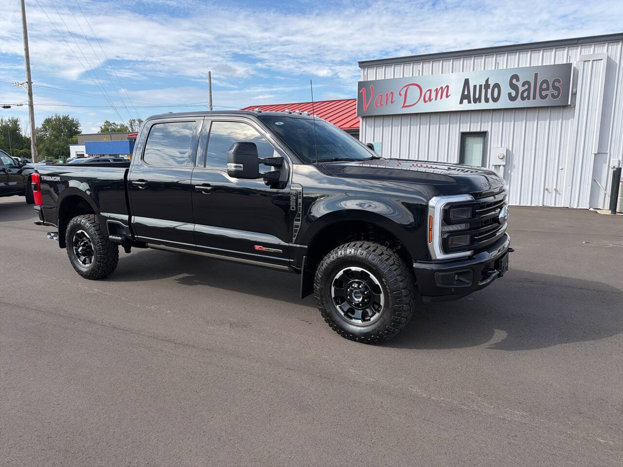 Used 2026 Ford F250 Platinum w/ Tremor Off-Road Package AWD/4WD image 2
