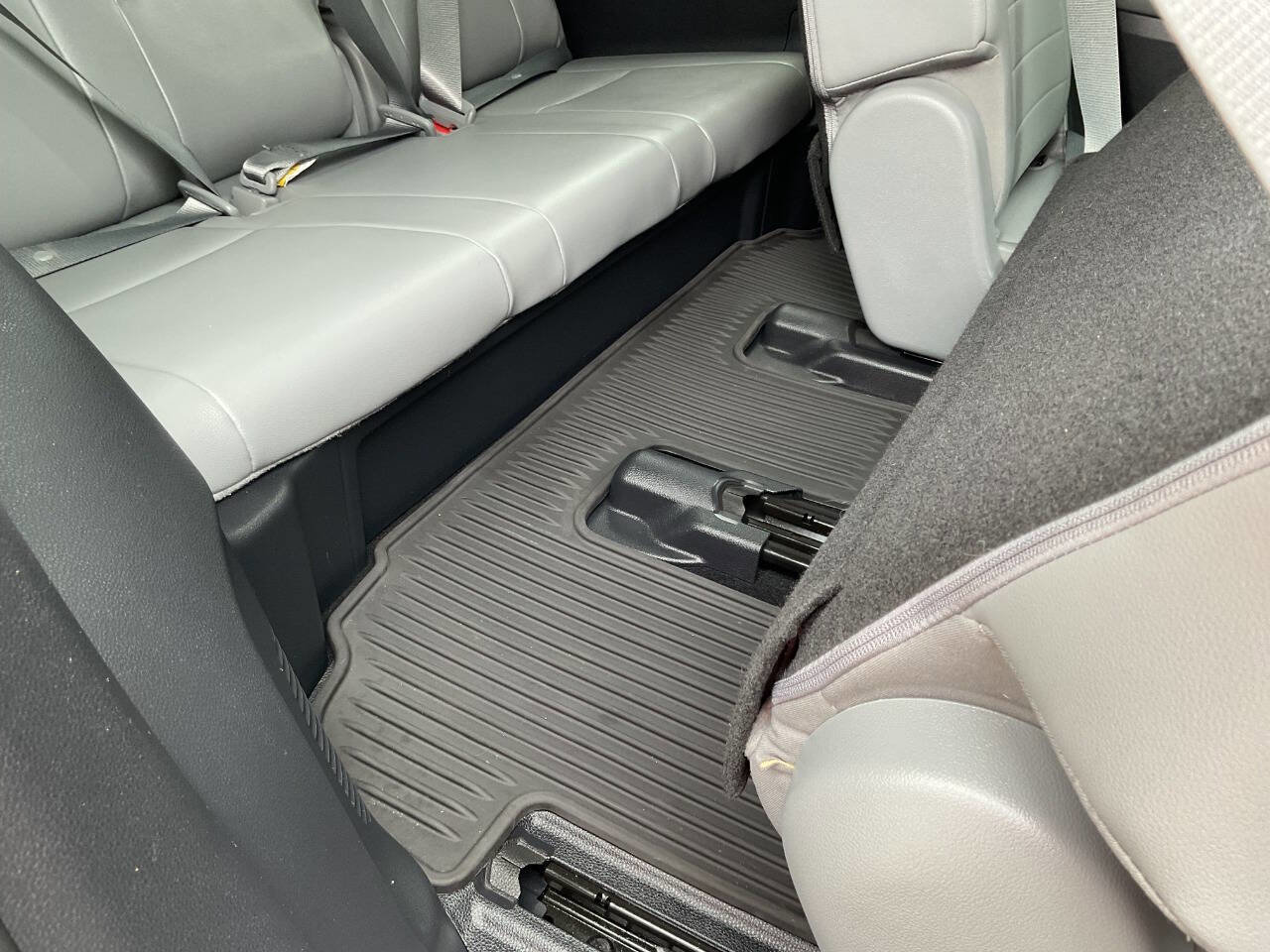 Used 2021 Toyota Highlander XLE AWD/4WD image 51