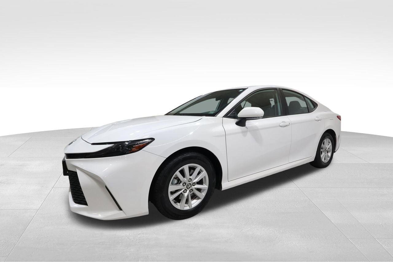 Used 2025 Toyota Camry LE image 8