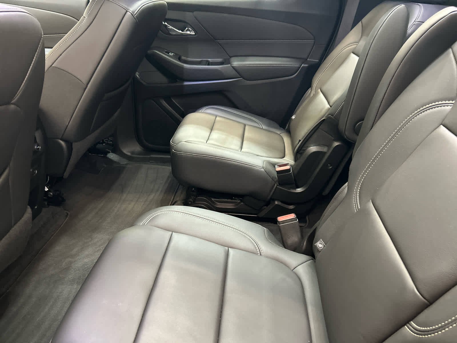 Used 2023 Chevrolet Traverse LT w/ LT Premium Package AWD/4WD image 5