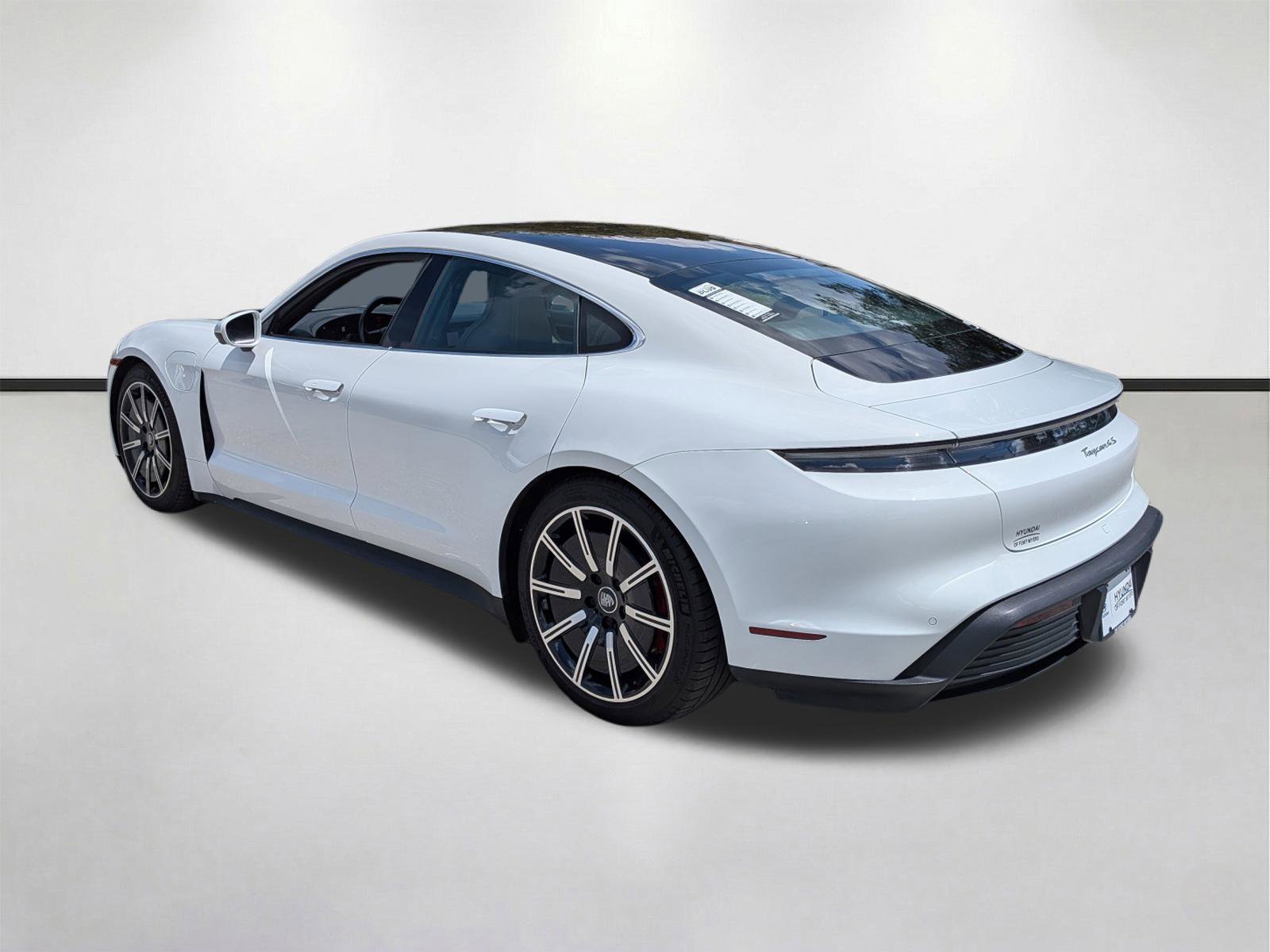 Used 2022 Porsche Taycan 4S image 6