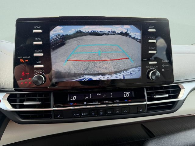 Used 2024 Toyota Sienna XLE FWD image 28